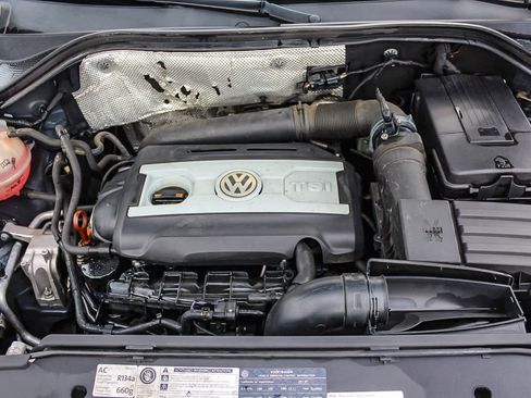 Used 2011 Volkswagen Tiguan SE image 36
