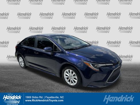 Certified 2020 Toyota Corolla XLE FWD image 1