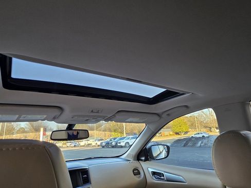 Used 2018 Nissan Pathfinder SL w/ SL Premium Package image 18