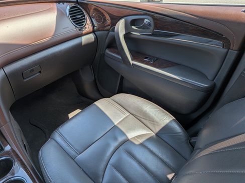 Used 2013 Buick Enclave Leather FWD image 16