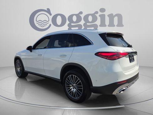 Used 2025 Mercedes-Benz GLC 300 image 3