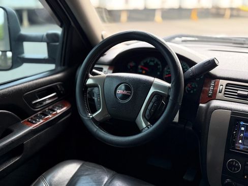 Used 2013 GMC Sierra 2500 SLT w/ SLT Convenience Package AWD/4WD image 19