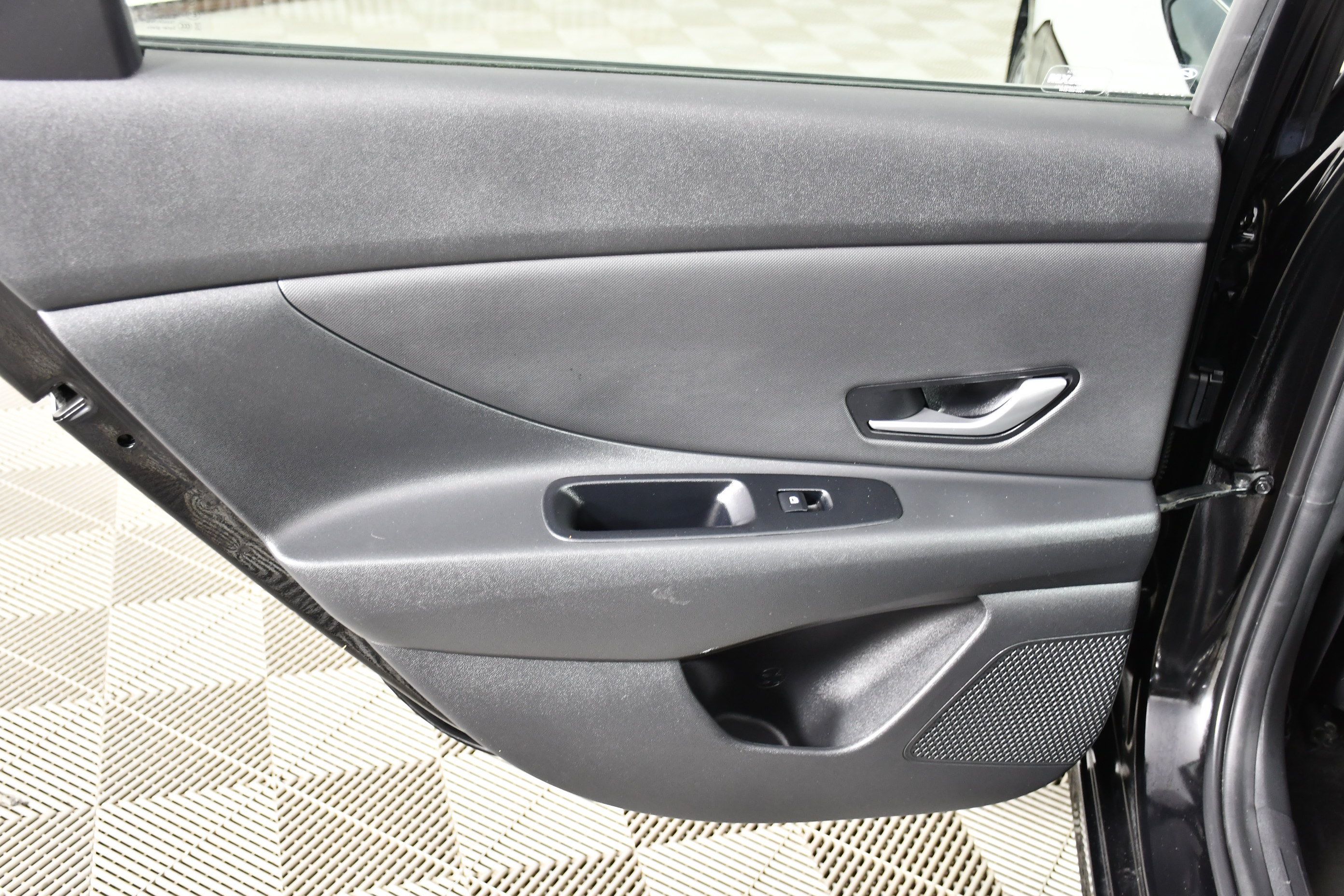 Used 2025 Hyundai Elantra Limited FWD image 28