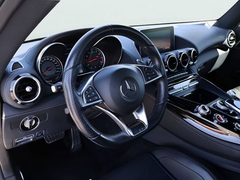 Used 2019 Mercedes-Benz AMG GT Roadster image 19