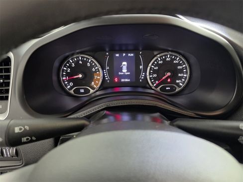 Certified 2019 Jeep Renegade Latitude image 22