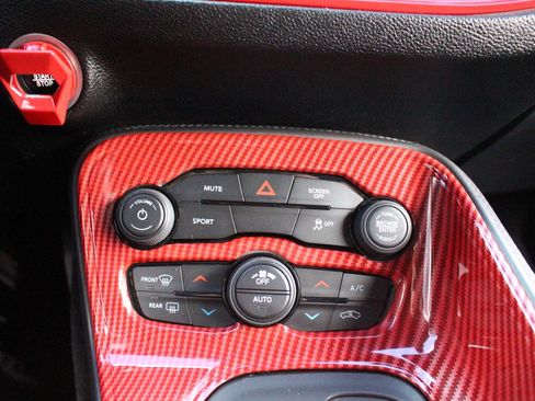 Used 2020 Dodge Challenger SXT image 21