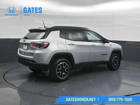 Used 2024 Jeep Compass Trailhawk AWD/4WD image 2
