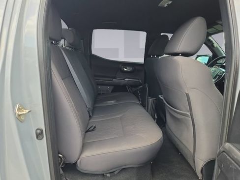 Used 2019 Toyota Tacoma TRD Sport AWD/4WD image 18