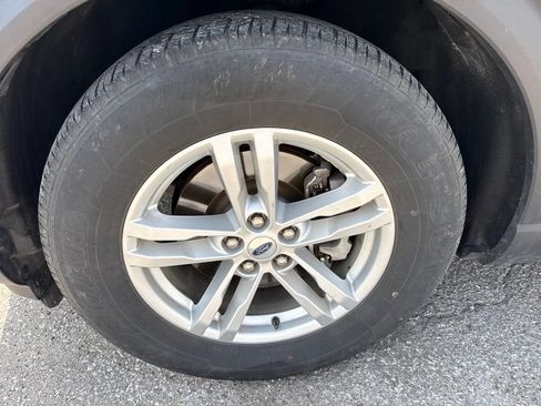 Used 2020 Ford Explorer XLT w/ Equipment Group 202A RWD image 3