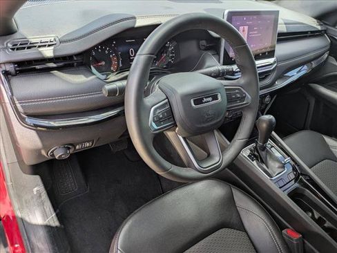 Used 2023 Jeep Compass Latitude AWD/4WD image 10