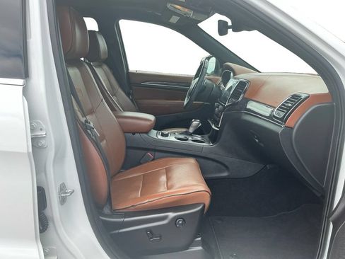 Used 2020 Jeep Grand Cherokee Overland AWD/4WD image 22