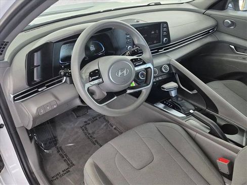 Used 2024 Hyundai Elantra SE FWD image 10