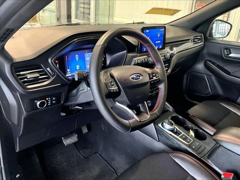 Used 2025 Ford Escape ST-Line image 8