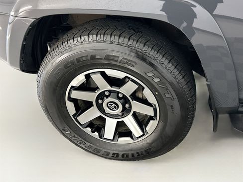 Used 2024 Toyota 4Runner TRD Off-Road Premium image 11