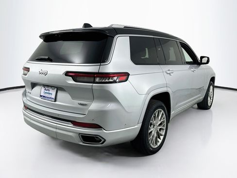 Used 2023 Jeep Grand Cherokee L Summit w/ Luxury Tech Group V AWD/4WD image 5