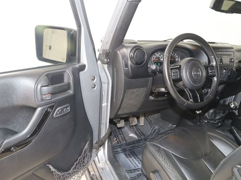 Used 2015 Jeep Wrangler Unlimited Sahara AWD/4WD image 41
