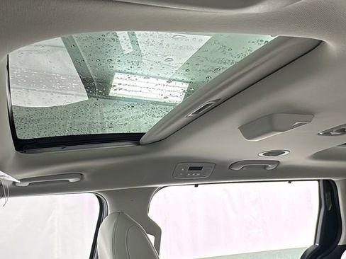 New 2026 Kia Carnival SX w/ SX Dark Edition Package FWD image 36