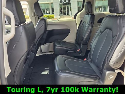 Certified 2024 Chrysler Pacifica Touring-L image 11