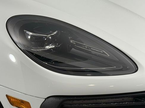 New 2026 Porsche Macan image 16