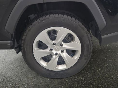 Used 2022 Toyota RAV4 LE FWD image 28
