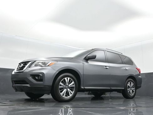 Used 2020 Nissan Pathfinder SV image 11