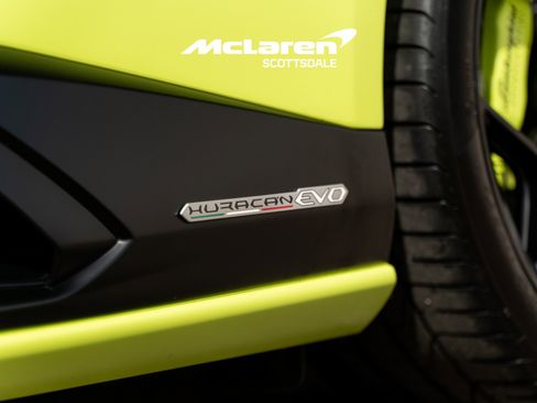 Used 2022 Lamborghini Huracan EVO image 15