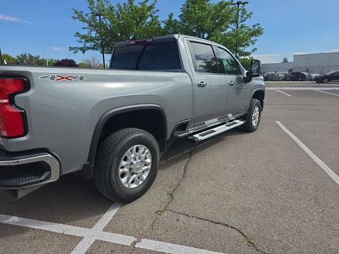 Used 2024 Chevrolet Silverado 2500 LTZ image 3