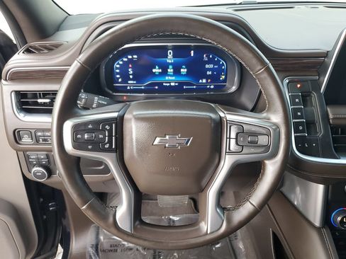 Used 2023 Chevrolet Suburban Z71 w/ Luxury Package AWD/4WD image 18