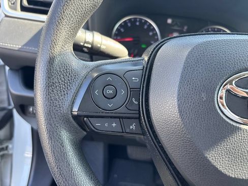 Used 2019 Toyota RAV4 XLE w/ Convenience Package FWD image 22