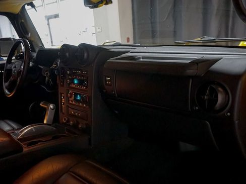 Used 2005 HUMMER H2 w/ Preferred Equipment Group image 62