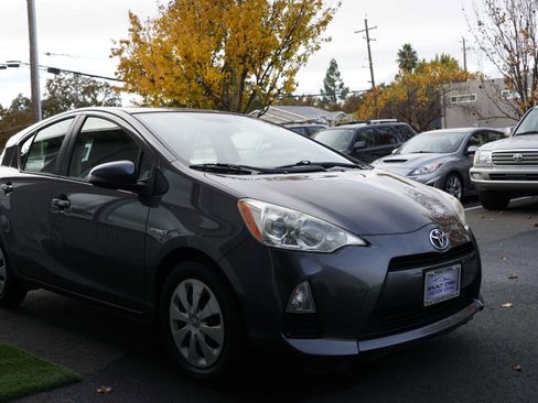 Used 2013 Toyota Prius C Two image 7
