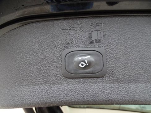 Used 2019 Ford Escape SEL image 34