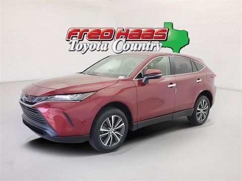 Used 2022 Toyota Venza LE image 1