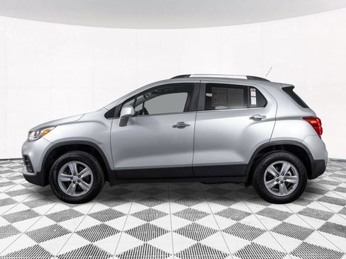 Used 2018 Chevrolet Trax LT w/ Sun & Sound Package AWD/4WD image 13