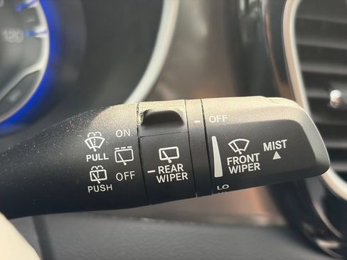 Used 2025 Chrysler Pacifica Select FWD image 29
