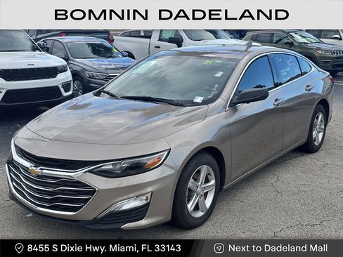 Used 2022 Chevrolet Malibu LS image 2