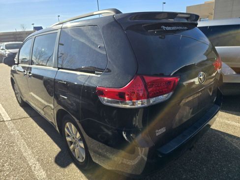 Used 2014 Toyota Sienna XLE image 2