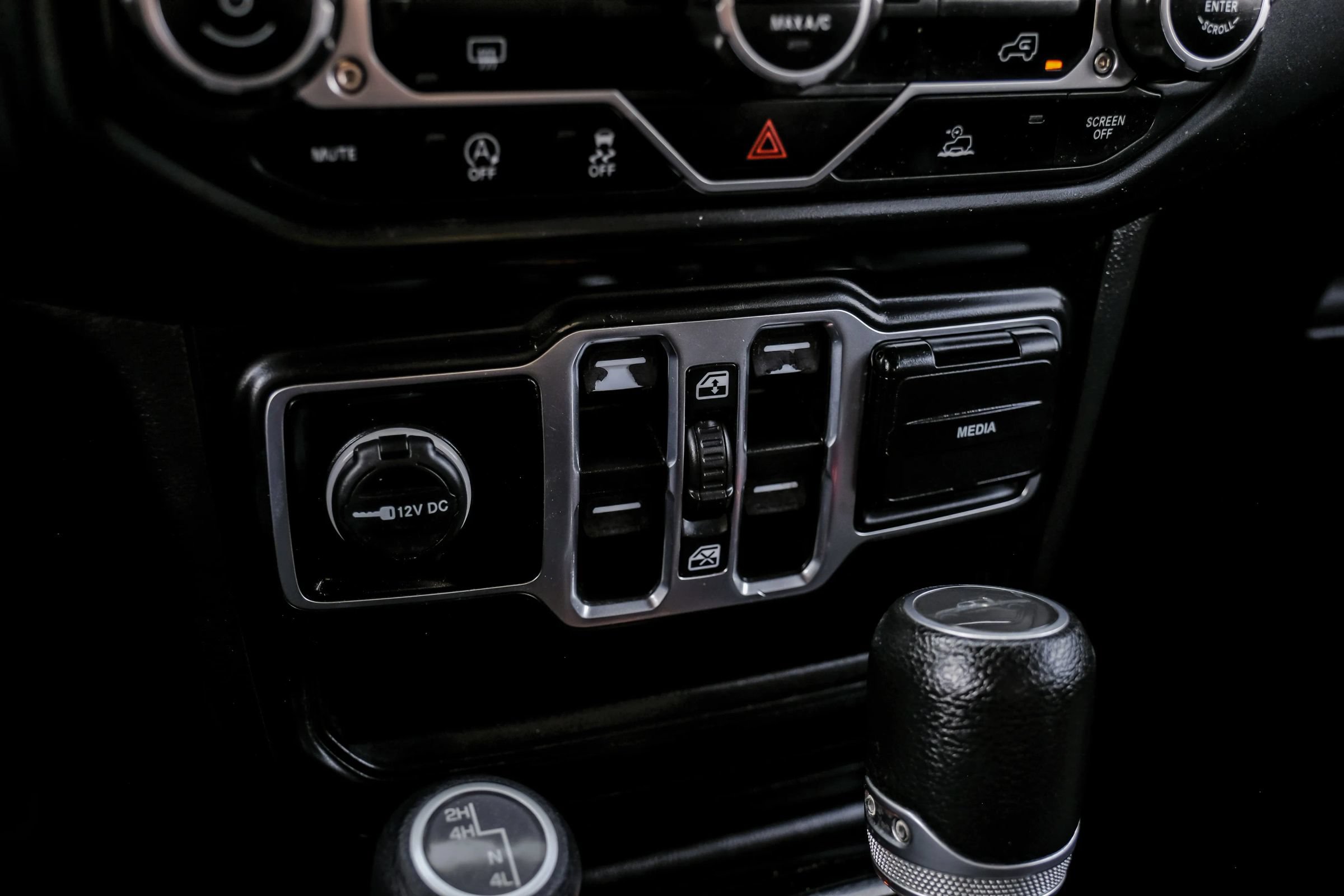 Used 2023 Jeep Gladiator Sport AWD/4WD image 32