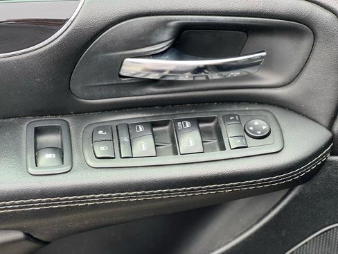 Used 2018 Dodge Grand Caravan SE FWD image 34