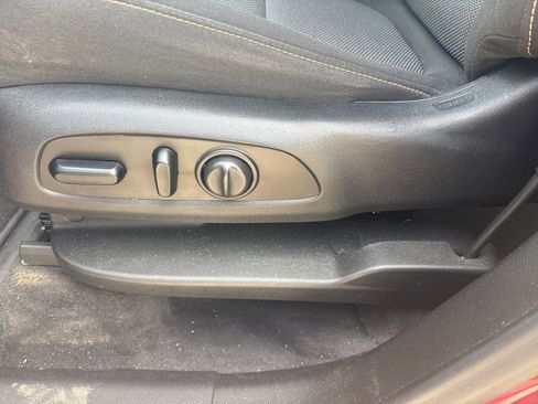 Used 2020 Chevrolet Traverse LT image 7