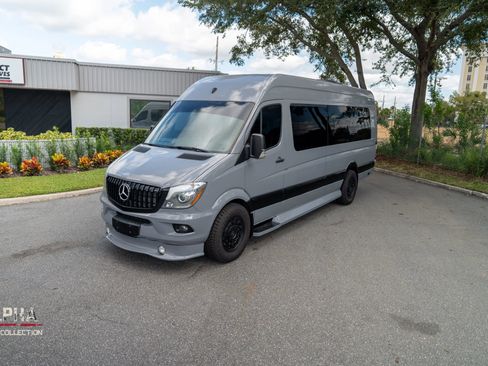 Used 2017 Mercedes-Benz Sprinter 2500 image 11