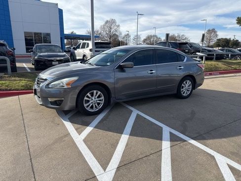 Used 2014 Nissan Altima 2.5 S w/ Sport Value Package image 2