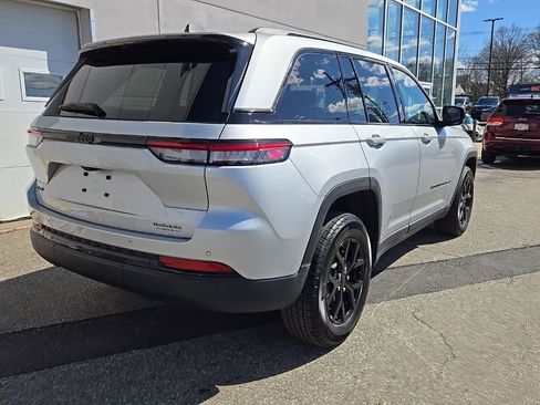 Certified 2025 Jeep Grand Cherokee Altitude image 7