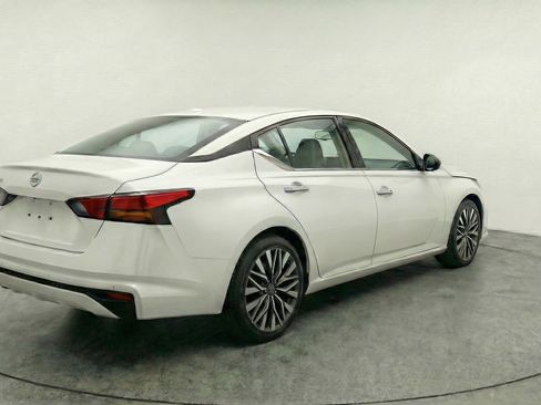 Used 2025 Nissan Altima 2.5 SV image 9