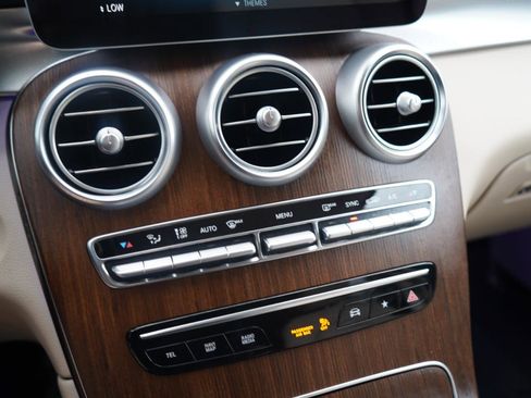 Used 2022 Mercedes-Benz GLC 300 4MATIC w/ Premium Package Lite image 38