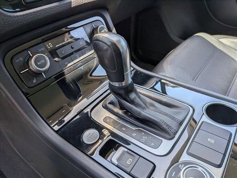Used 2015 Volkswagen Touareg Sport AWD/4WD image 12