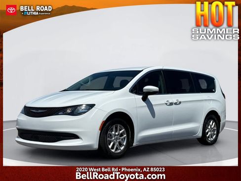 Used 2022 Chrysler Voyager LX FWD image 1