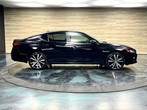 Used 2022 Nissan Altima 2.5 SR FWD image 24