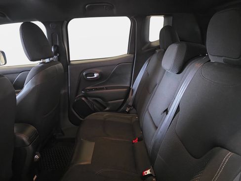 Used 2022 Jeep Renegade Altitude w/ Convenience Group AWD/4WD image 13