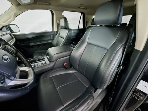 Used 2024 Ford Expedition XLT image 13